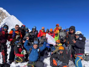 माउन्टेनरिङ अध्ययनरत बिएमएसका १६ विद्यार्थीद्वारा मनाङको थोरङ हिमचुली आरोहण