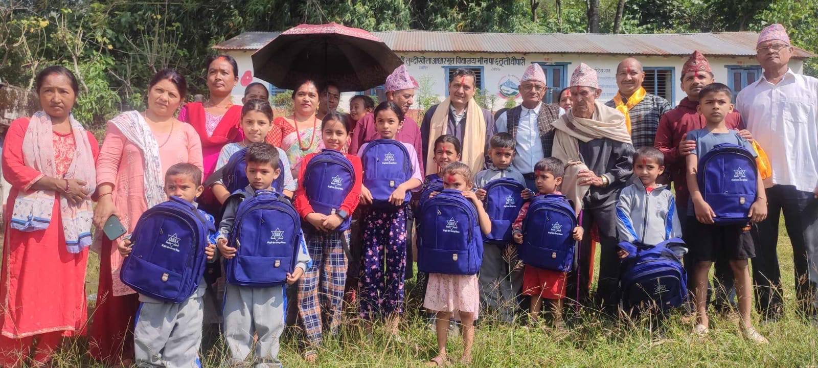 ९२ वर्षीय थापाले विद्यार्थीलाई दिए सुरक्षा भत्ताको रकम