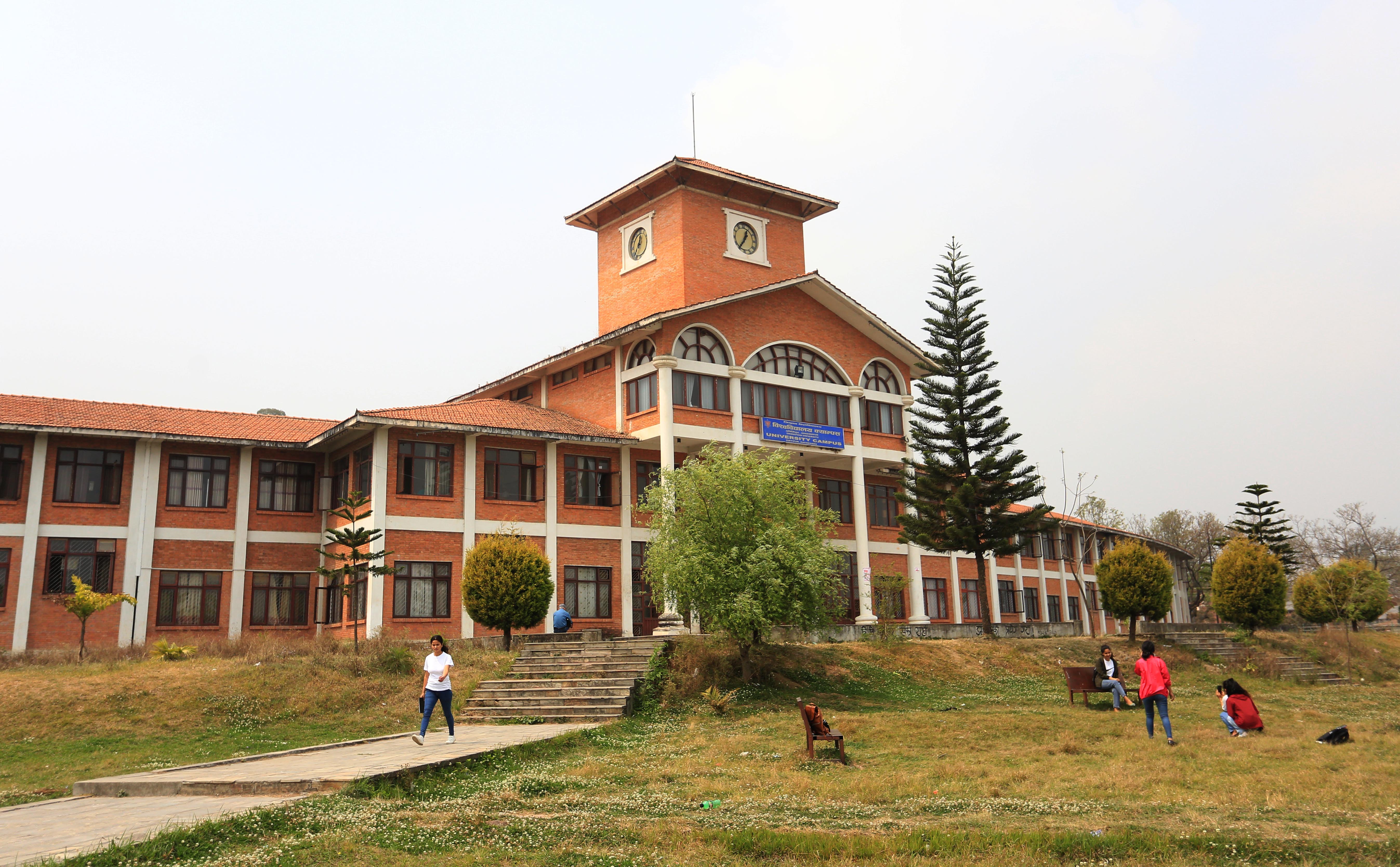 त्रिविले सबै विषयको अग्रेजी र नेपाली दुवै भाषामा प्रश्नपत्र निर्माण गर्ने