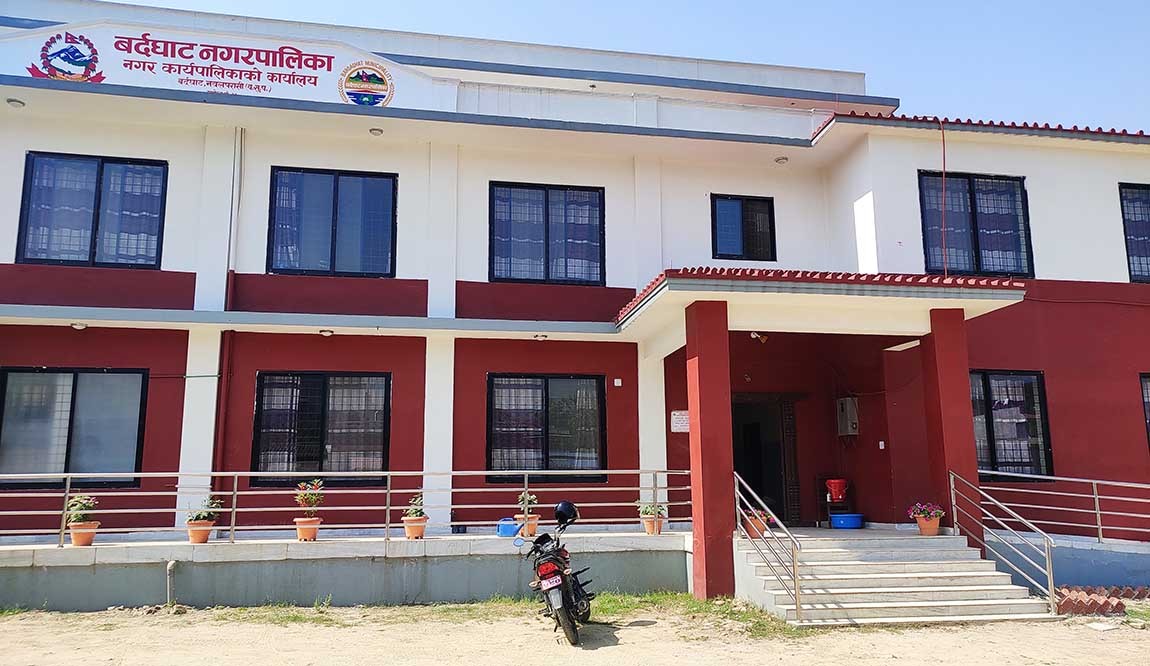 बर्दघाट नगरपालिकाले भन्यो : पालिकाबाट सुविधा लिनेले सामुदायिक विद्यालयमै विद्यार्थी पढाउनू