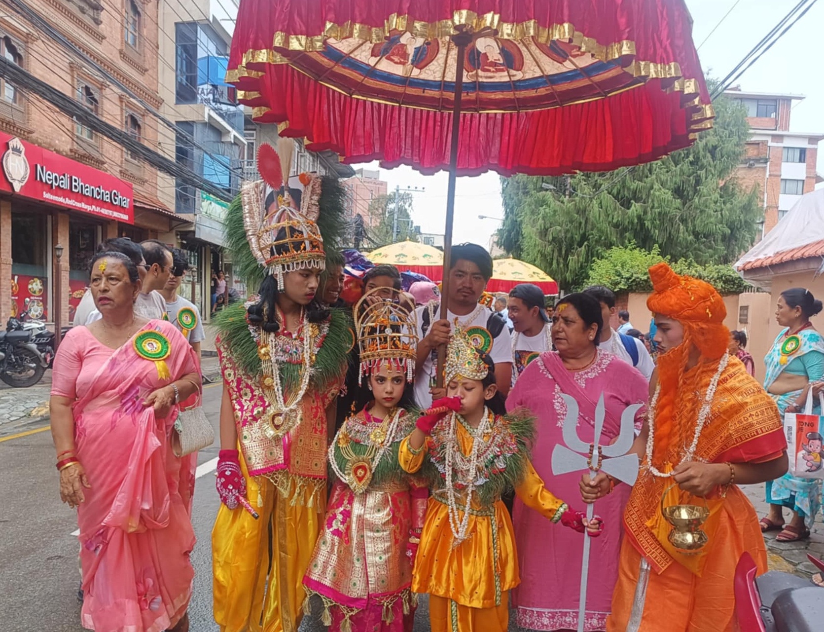 काठमाडाैँ उपत्यकामा गाईजात्रा पर्व मनाइँदै (फाेटाेफिचर)